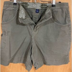 Gloria Vanderbilt - kaki dress shorts